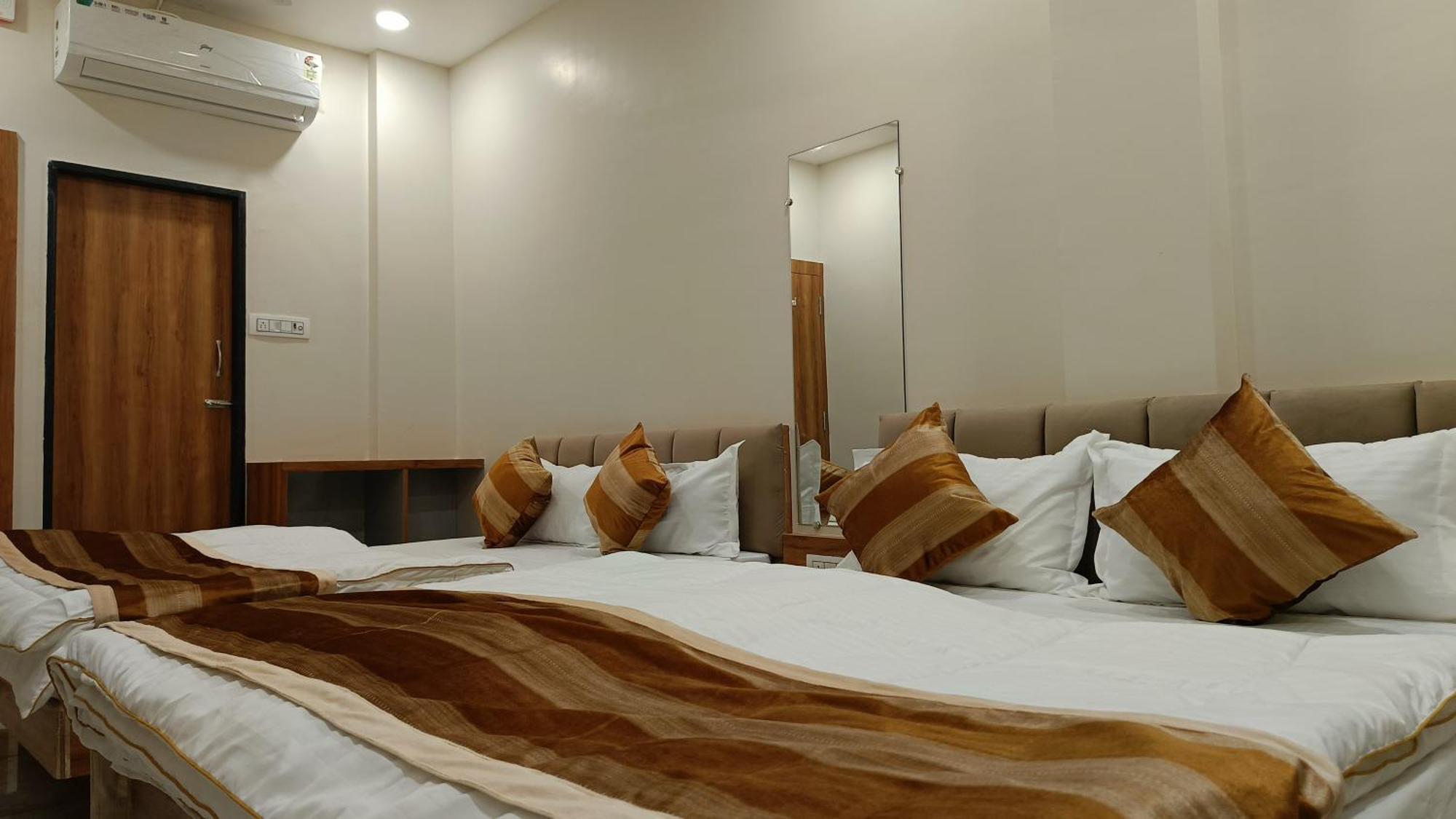 Shree Shyamraj Hotel Ujjain Eksteriør billede